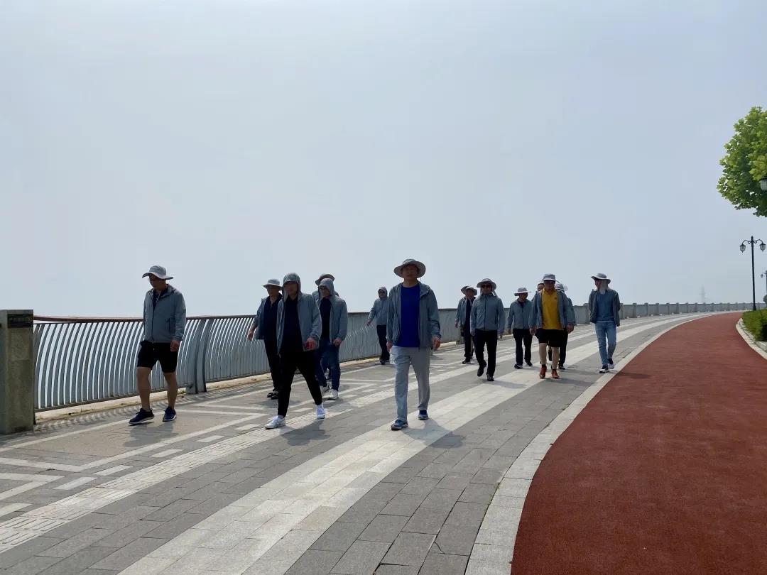 Yankang-Group: The-First-Executive-Team-Building-Activity-in-2020-Around-the-island-on-foot